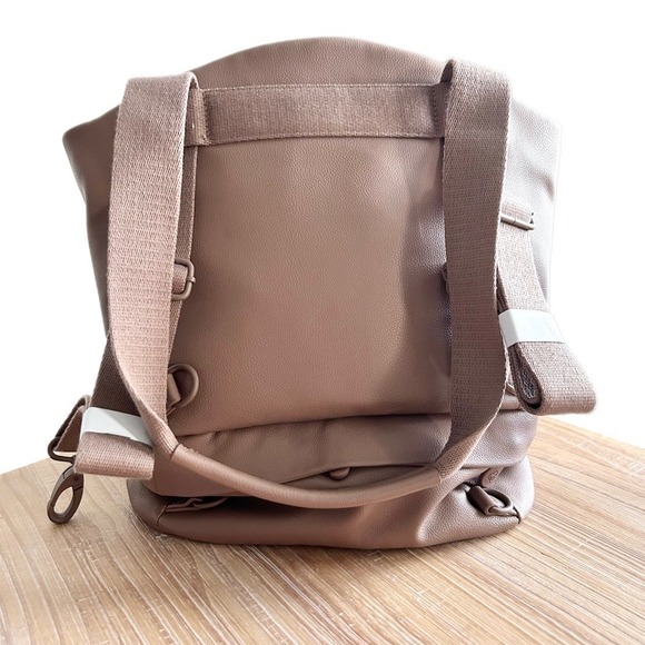 NEW Willow Pump Anywhere Bag in Brown Baby Convertible Strap Faux Leather - Picture 2 of 9